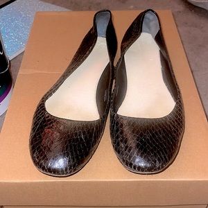 Vera Wang leather flats women's size 8.5